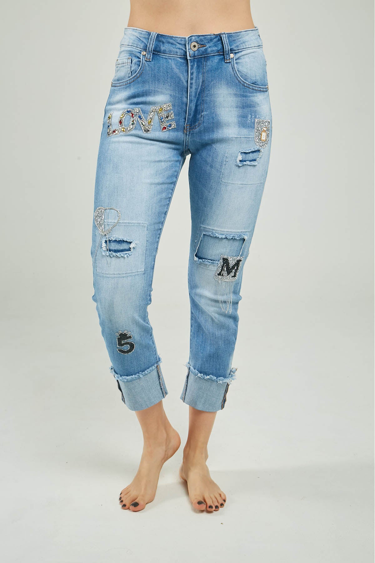 PANTALON JEAN APLIQUE LOVE CORAZON PARCHES