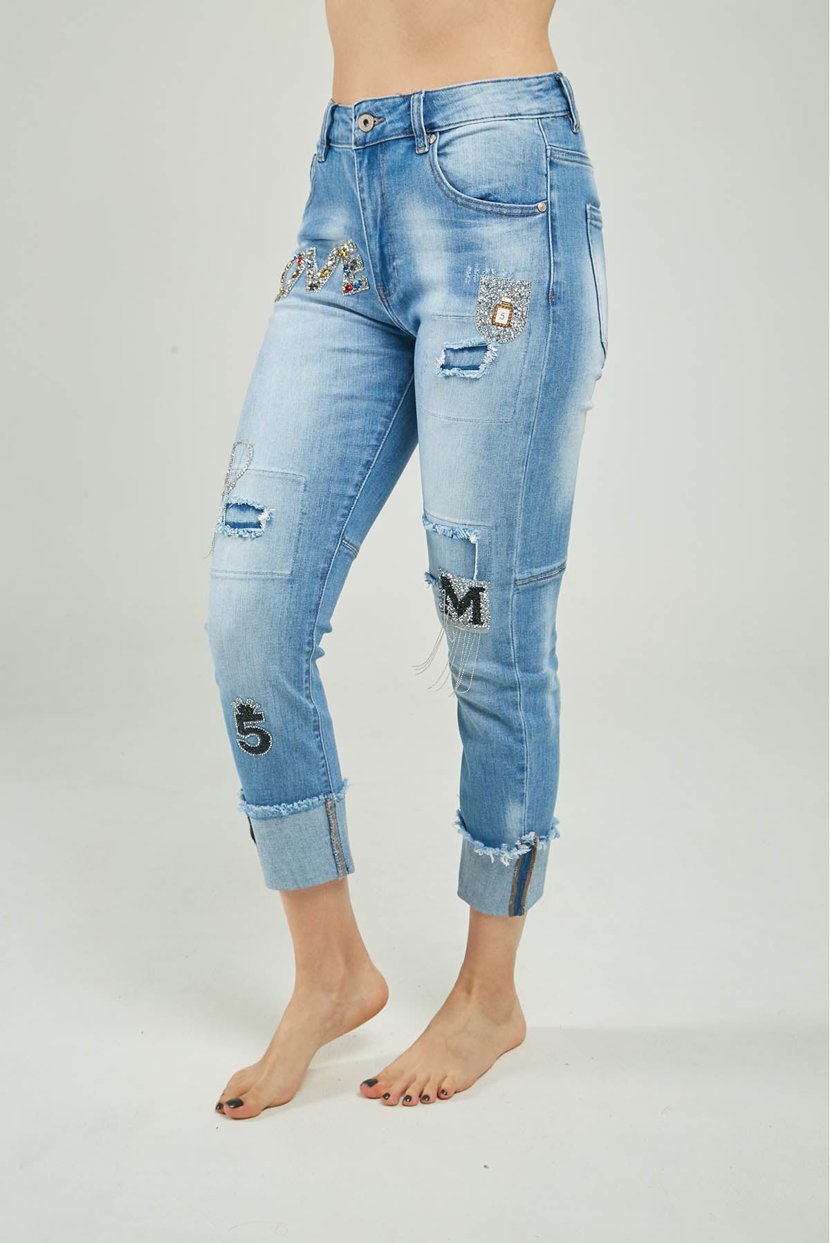 PANTALON JEAN APLIQUE LOVE CORAZON PARCHES