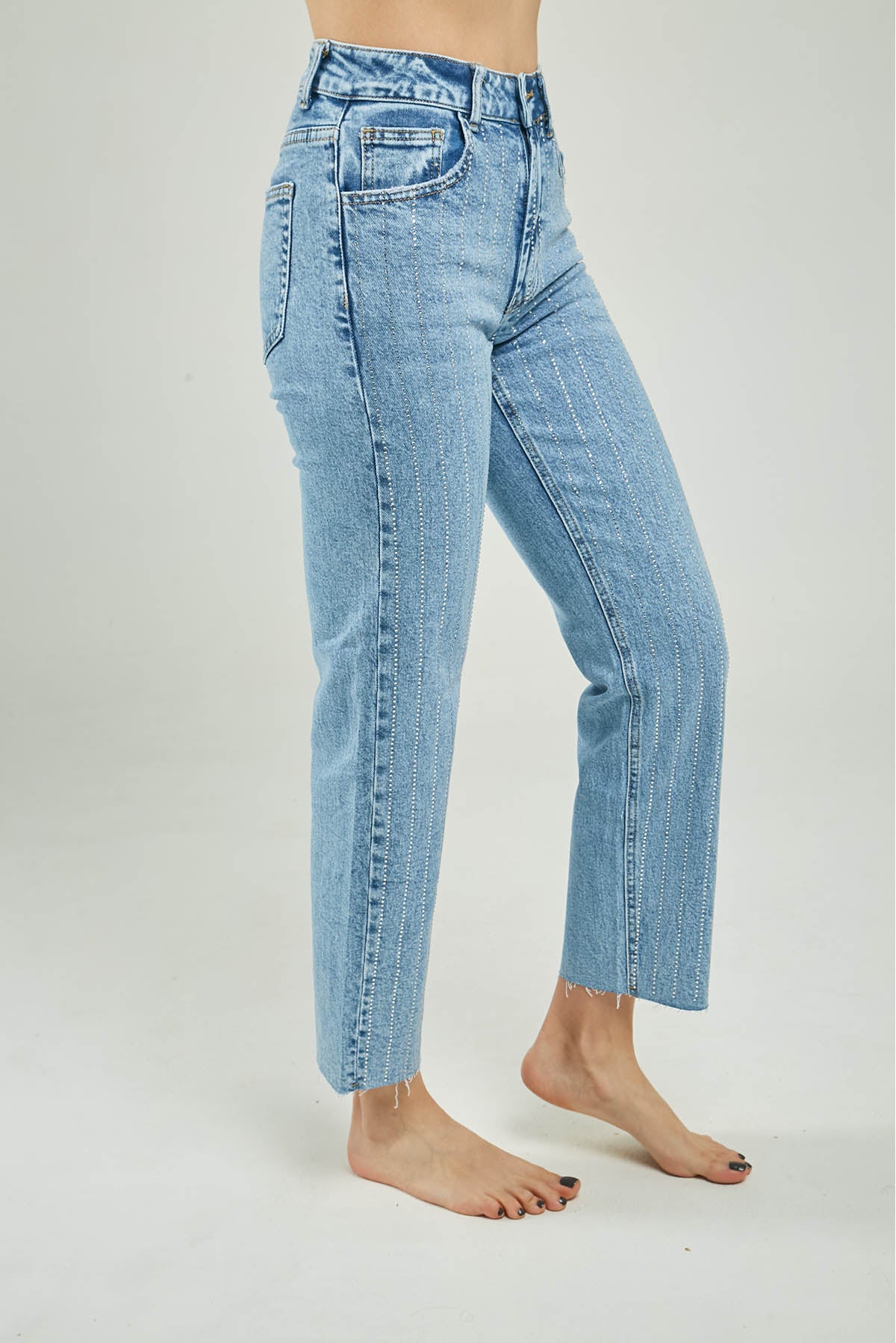 PANTALON JEAN CHISPAS ILERAS RUEDO DESFLECADO