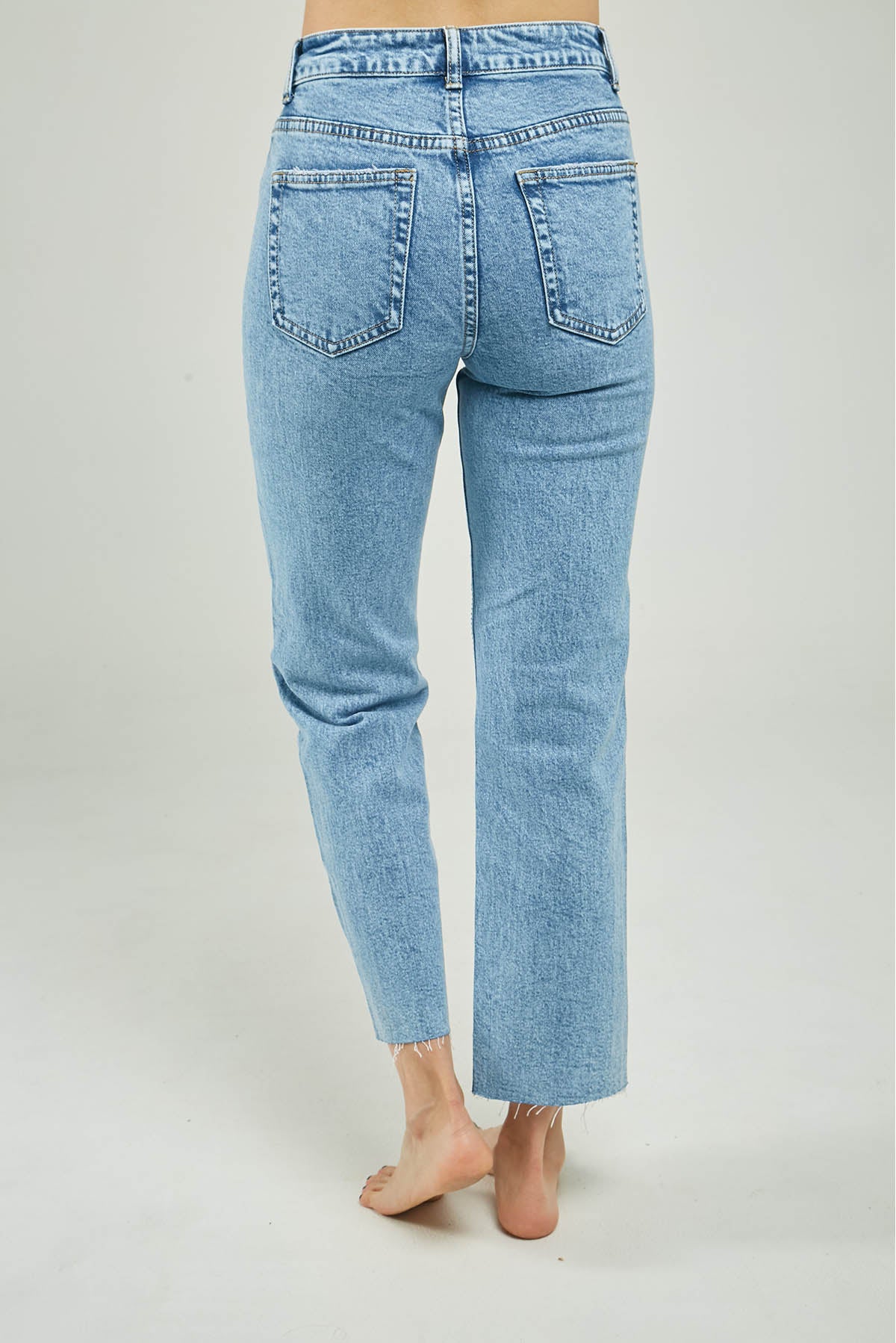 PANTALON JEAN CHISPAS ILERAS RUEDO DESFLECADO