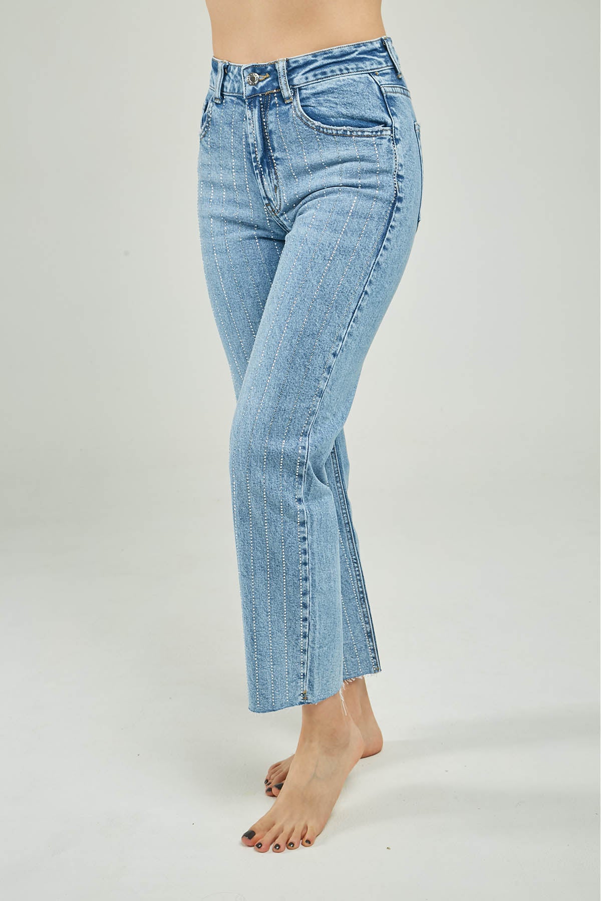 PANTALON JEAN CHISPAS ILERAS RUEDO DESFLECADO
