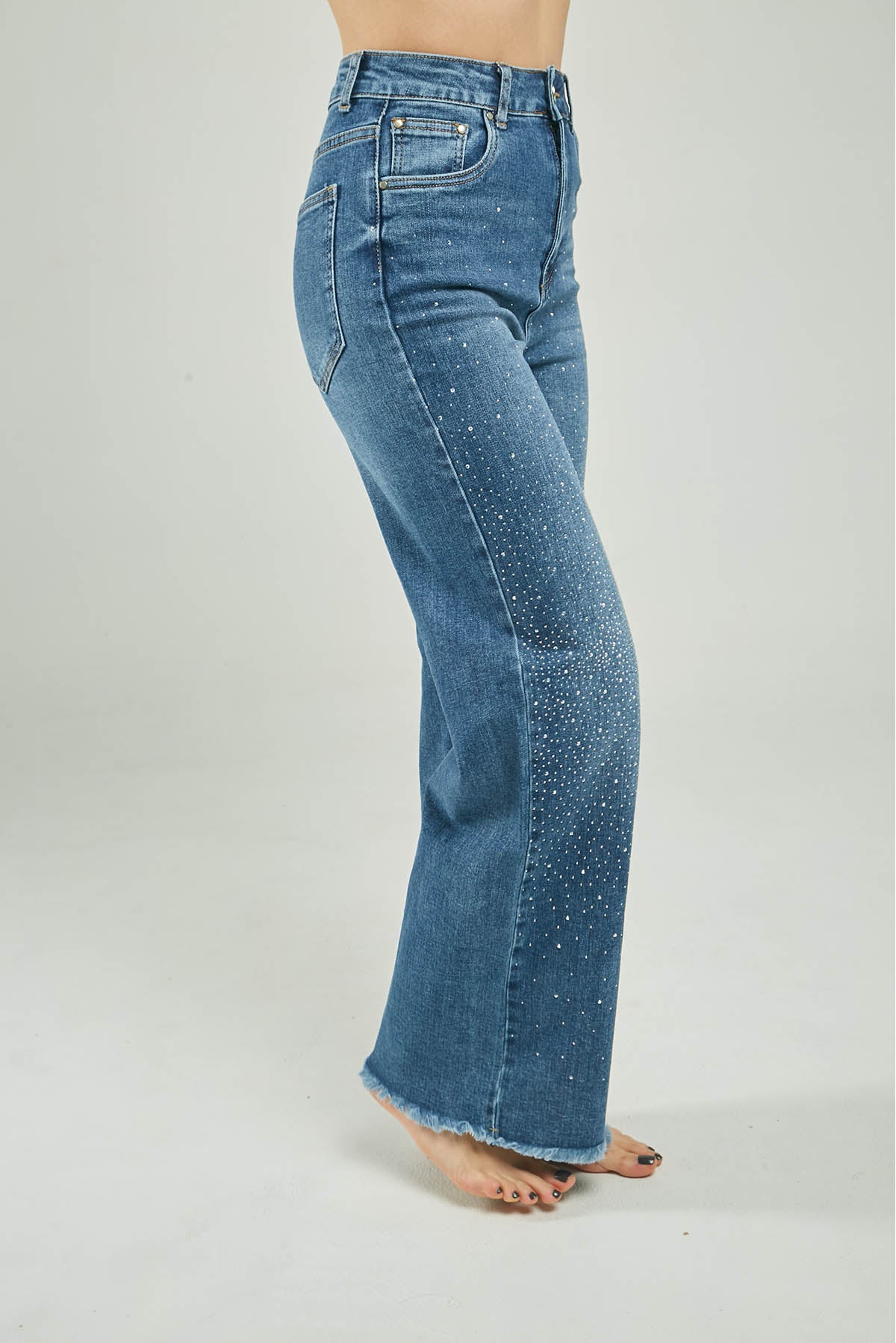 PANTALON JEAN CHISPAS ADELANTE  BOTA ANCHA DESFLECADO