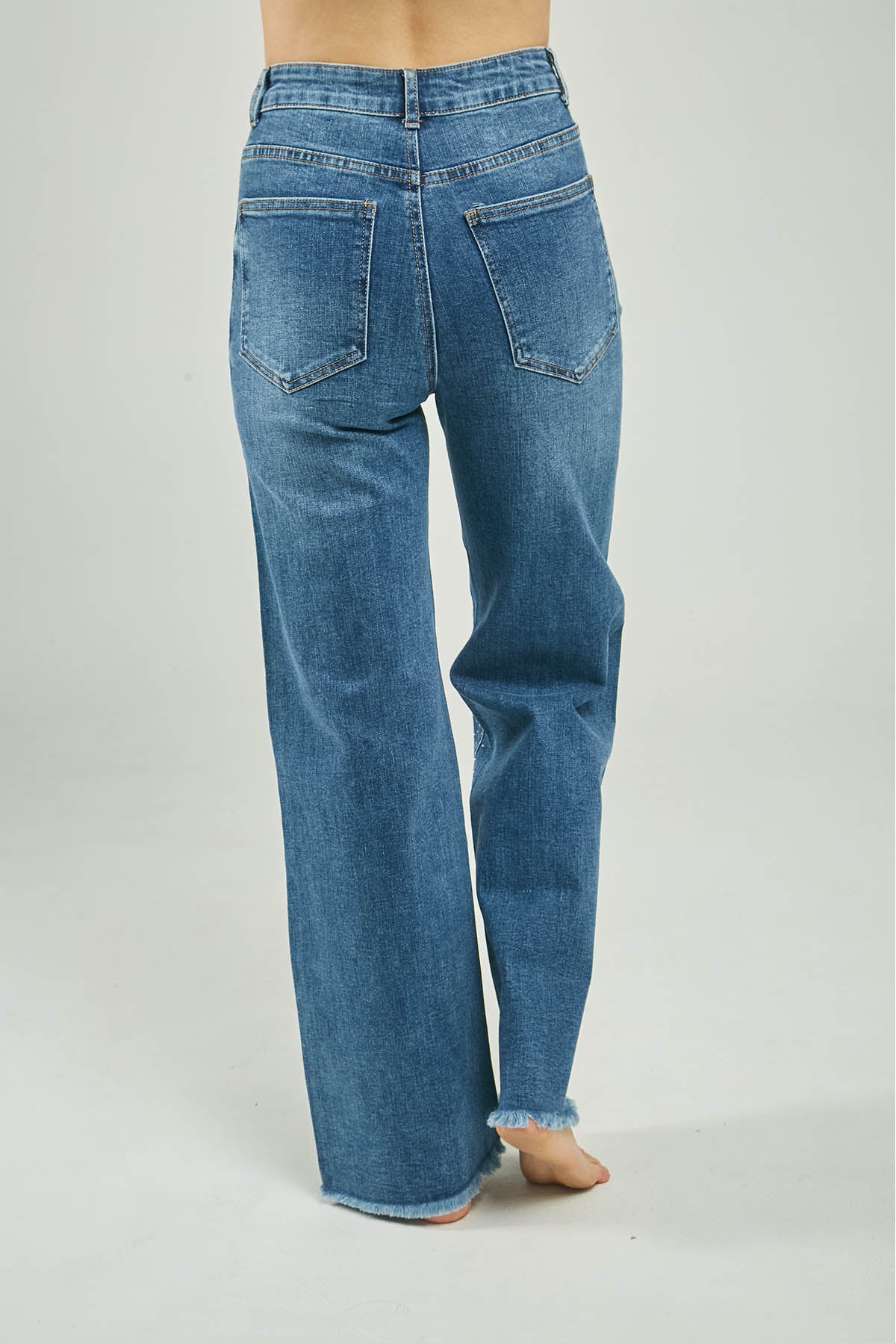 PANTALON JEAN CHISPAS ADELANTE  BOTA ANCHA DESFLECADO