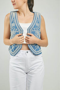 CHALECO JEAN BORDADO ARABESCO ADELANTE BEIGE MS