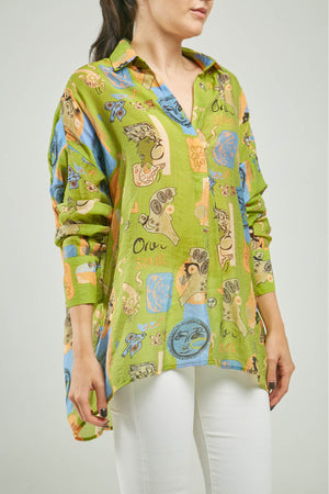 BLUSA ESTAMPADA FIGURAS PERILLA INTERRUMPIDA C/C M/L