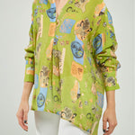BLUSA ESTAMPADA FIGURAS PERILLA INTERRUMPIDA C/C M/L