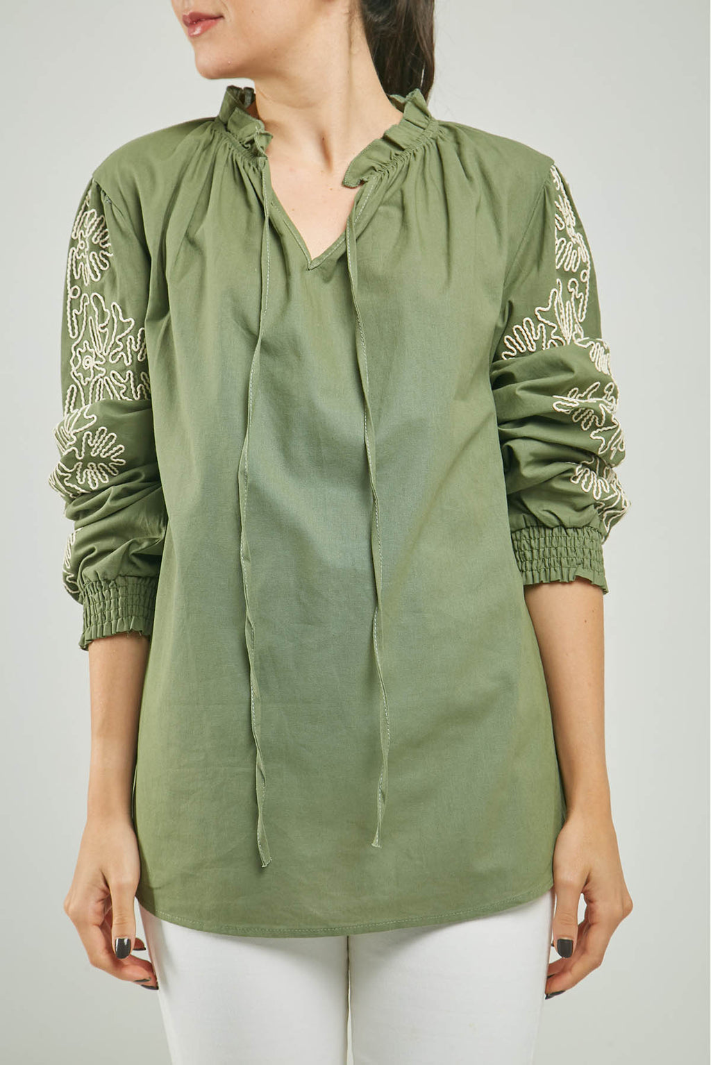 BLUSA BORDADA BEIGE MANGA CUELLO RUCHE MANGA LARGA