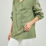 BLUSA BORDADA BEIGE MANGA CUELLO RUCHE MANGA LARGA