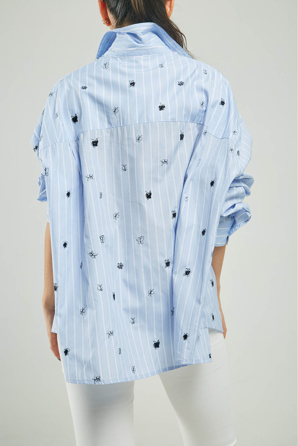 BLUSA RAYAS BORDADA MARIPOSITA UN BOLSILLO CC ML