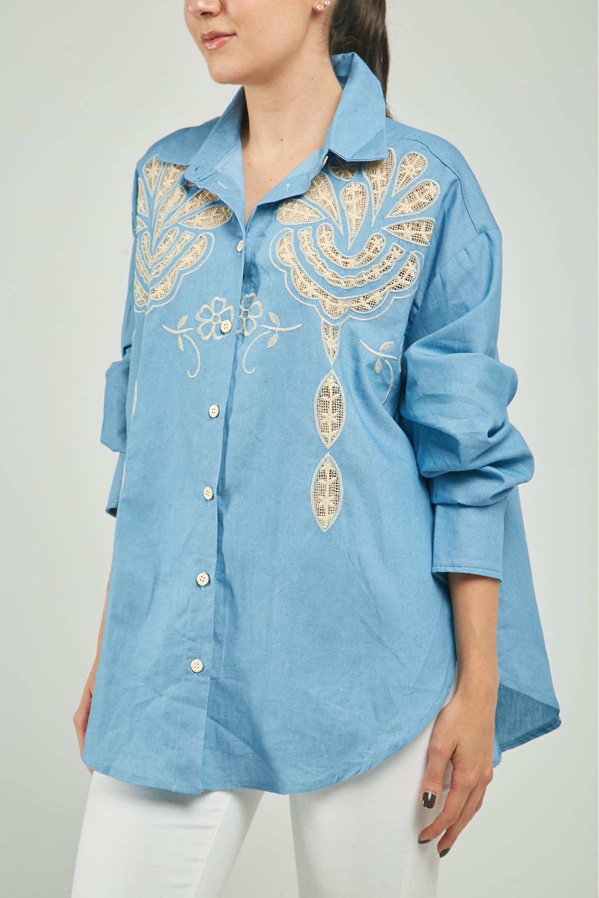 BLUSA BORDADO CALADO ADELANTE ARABESCO C/C M/L