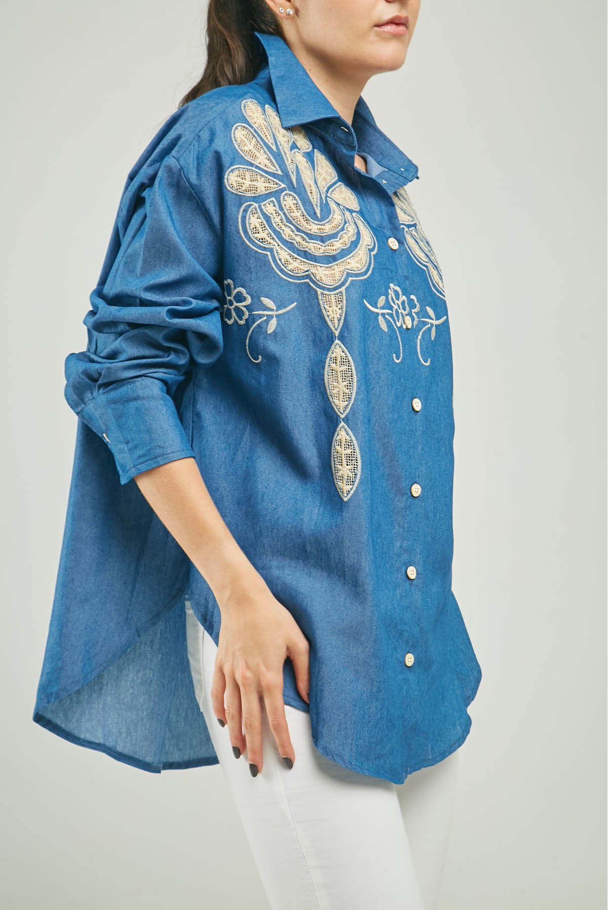 BLUSA BORDADO CALADO ADELANTE ARABESCO C/C M/L