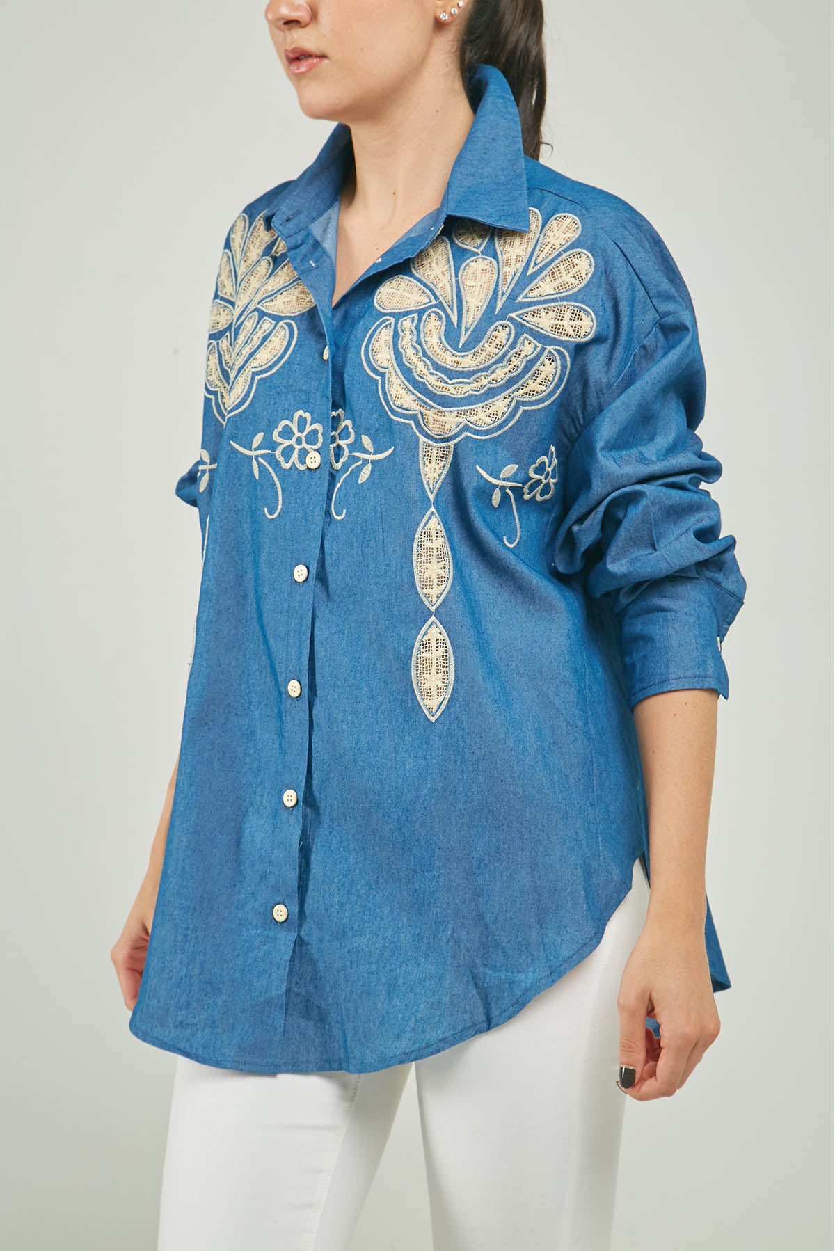 BLUSA BORDADO CALADO ADELANTE ARABESCO C/C M/L