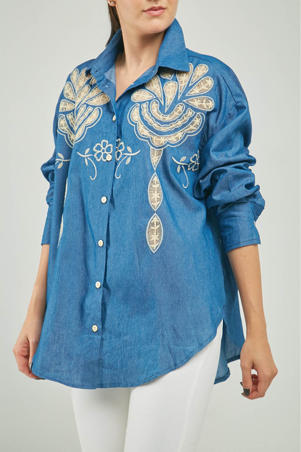 BLUSA BORDADO CALADO ADELANTE ARABESCO C/C M/L