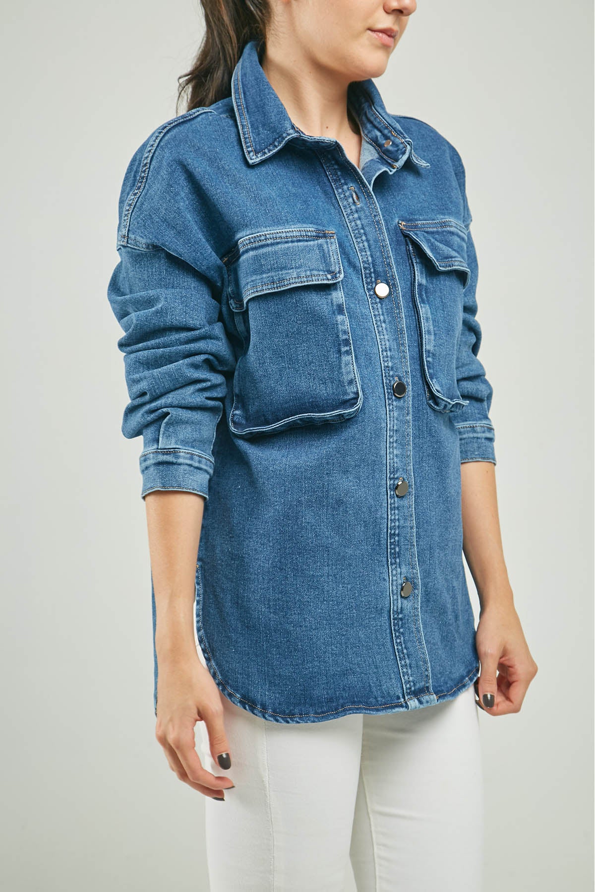 CHAQUETA JEAN BOLSILLO TAPAS GRANDES ABERTURA LADOS