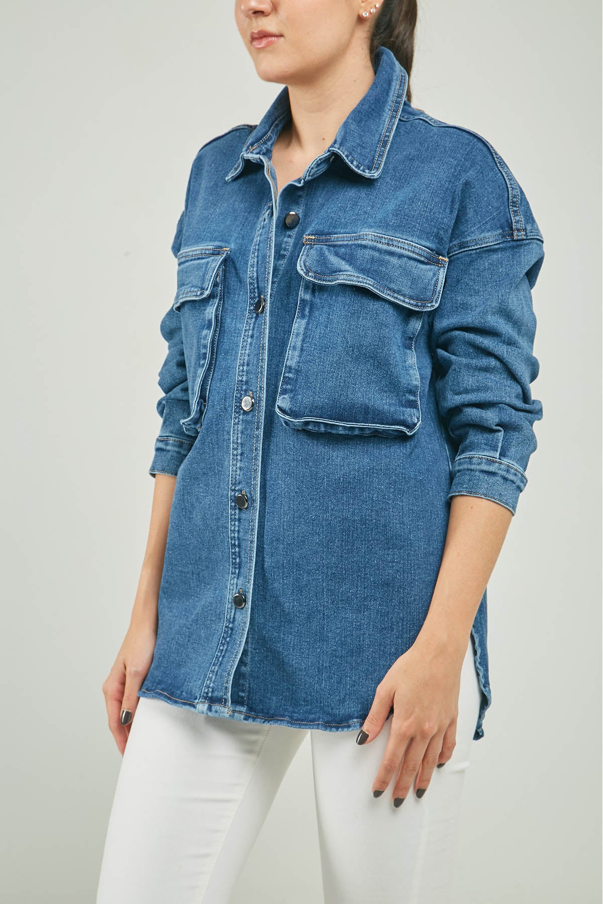 CHAQUETA JEAN BOLSILLO TAPAS GRANDES ABERTURA LADOS