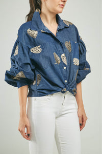 BLUSA BORDADO CORAZONES BOLSILLOS  M/L CUELLO CAMISERO