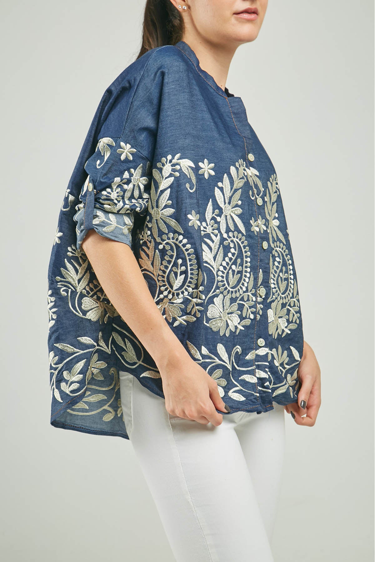 BLUSA BORDADA ARABESCOS CHARRETERA MANGA CUELLO NERU M/L