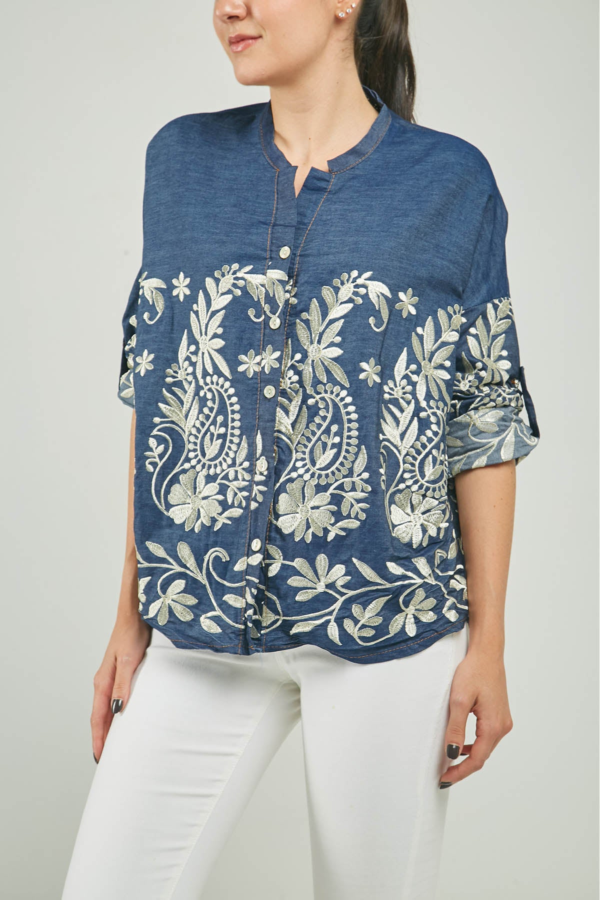 BLUSA BORDADA ARABESCOS CHARRETERA MANGA CUELLO NERU M/L