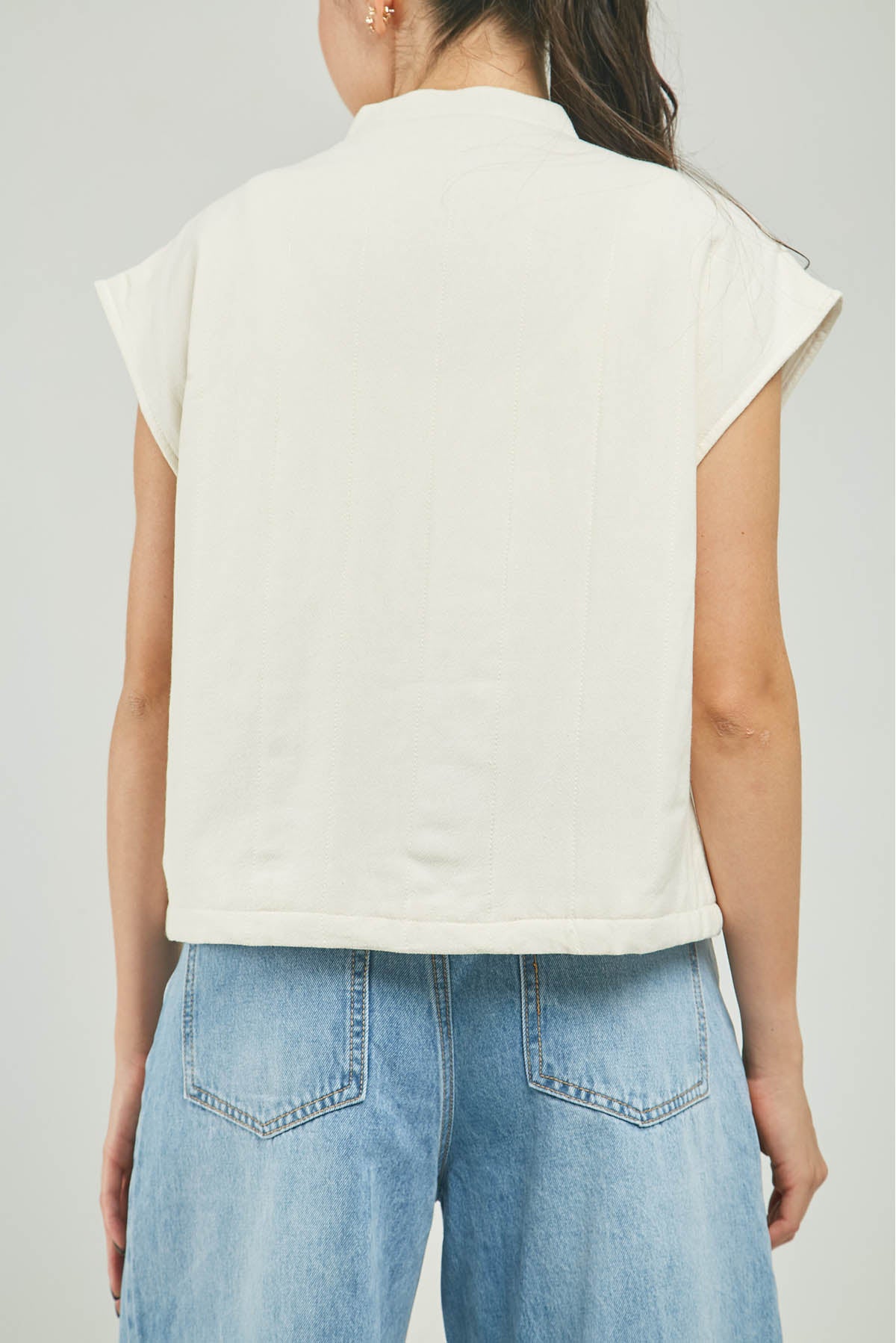 CHALECO FORRADO BORDADA ADELANTE  BOTON MANG CN