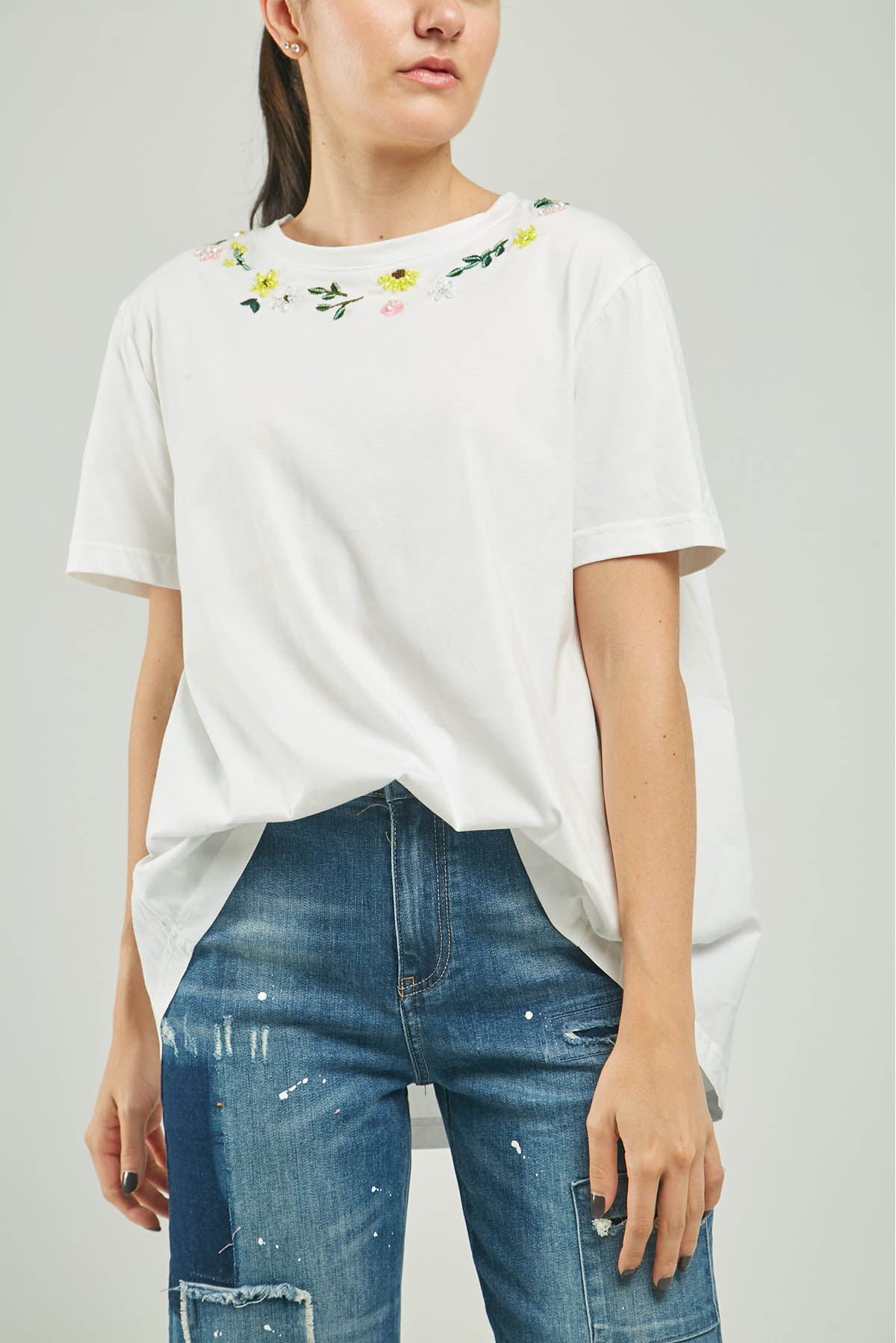 BLUSON BORDADO CUELLO FLORE HOJA CANUTILLO M/C