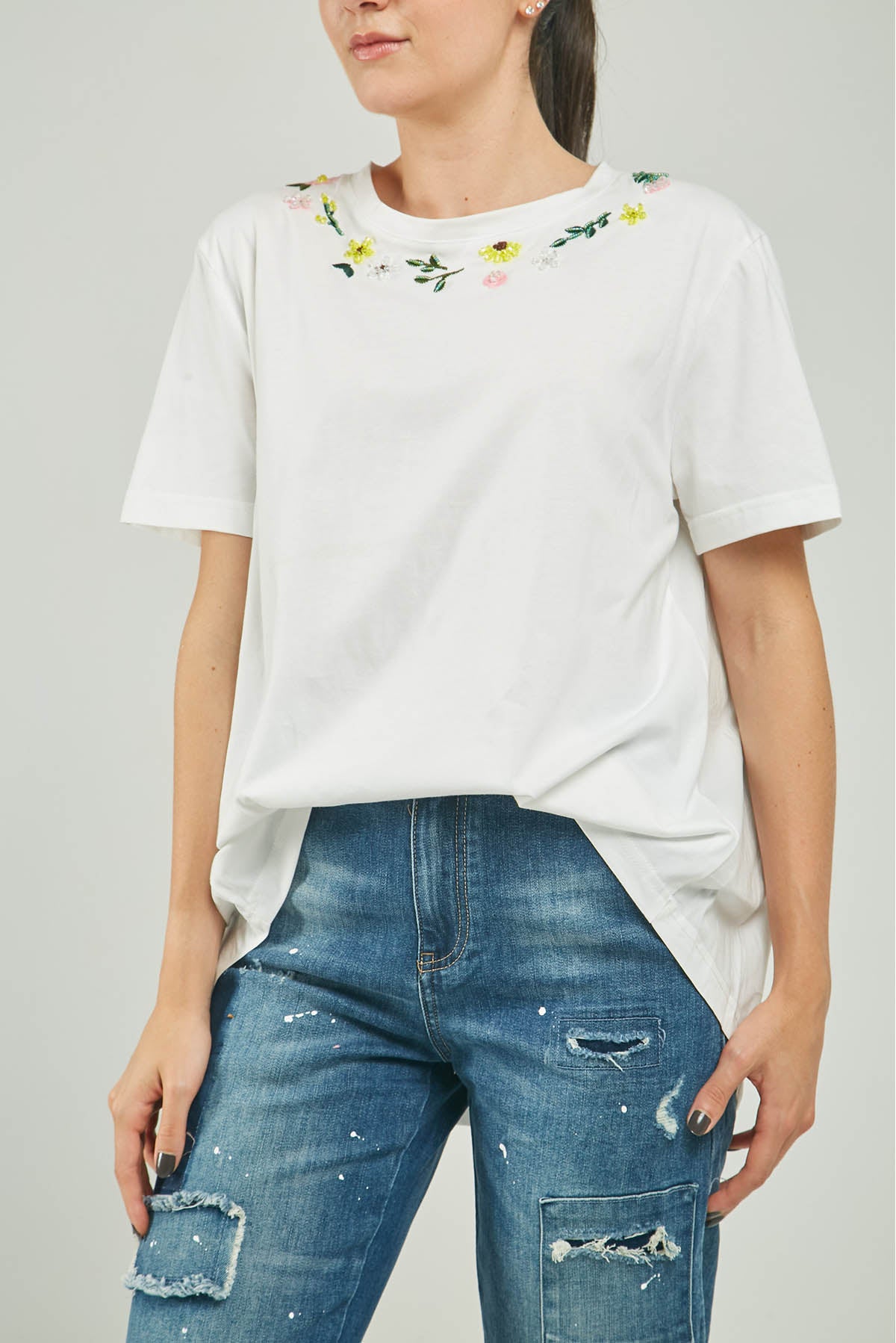 BLUSON BORDADO CUELLO FLORE HOJA CANUTILLO M/C