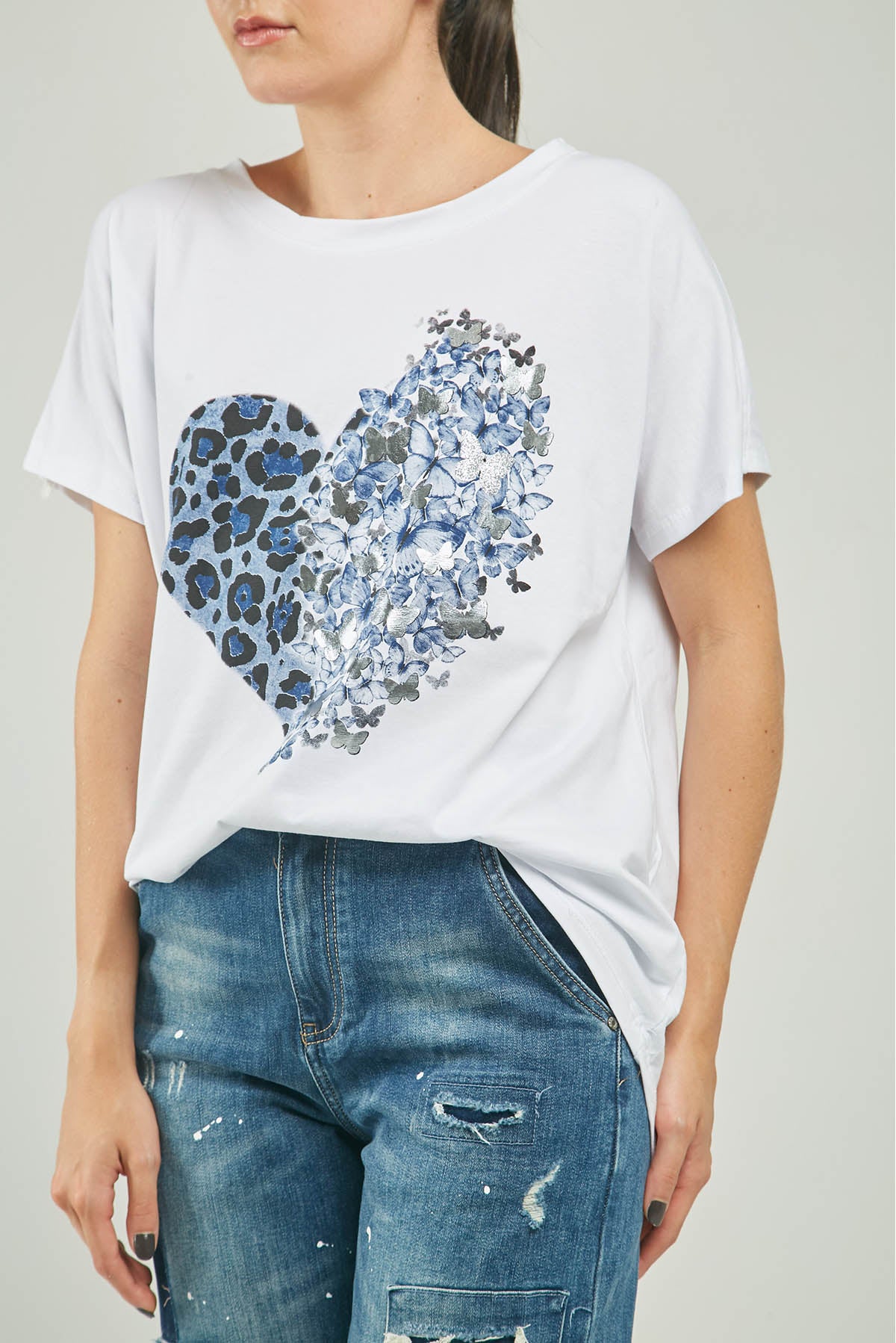 CAMISETA ESTAMPADA CORAZON CON MARIPOSA C/R MC