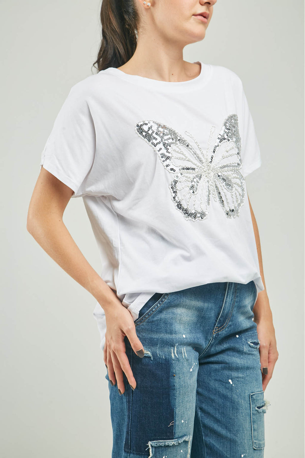 CAMISETA BORDADA ADELANTE MARIPOZA GRANDE LENTEJUELAS  C/R