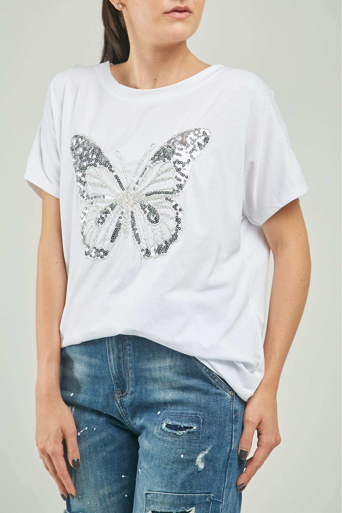 CAMISETA BORDADA ADELANTE MARIPOZA GRANDE LENTEJUELAS  C/R