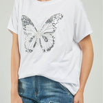 CAMISETA BORDADA ADELANTE MARIPOZA GRANDE LENTEJUELAS  C/R