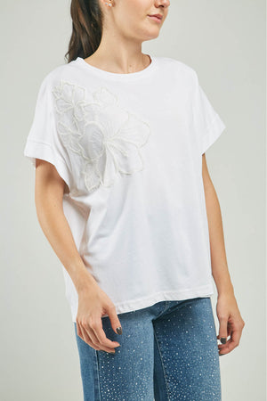 CAMISETA BORDADO FLOR TULLA  ADELANTE LADO  MR C/R