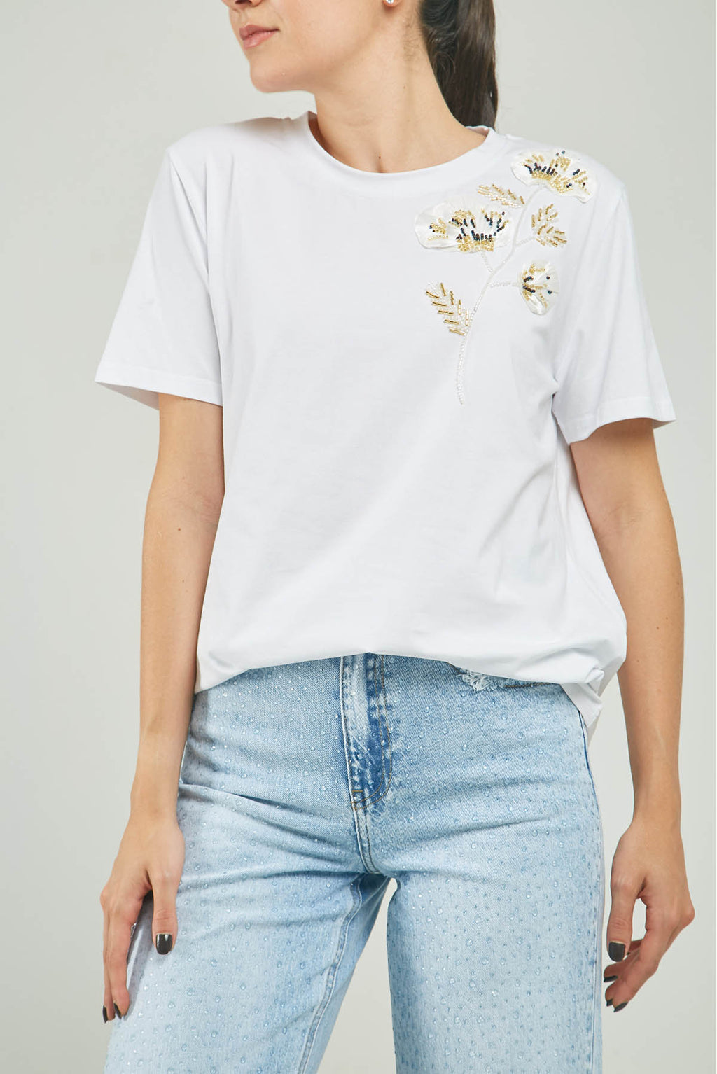 CAMISETA BORDADO PETALOS ADELANTE LADOS CANUTILLO C/R