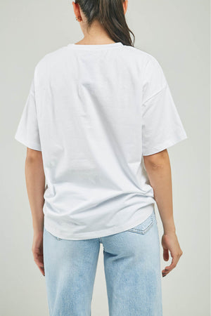CAMISETA BORDADO ADELANTE MARIPOS DORADA C/R M/C