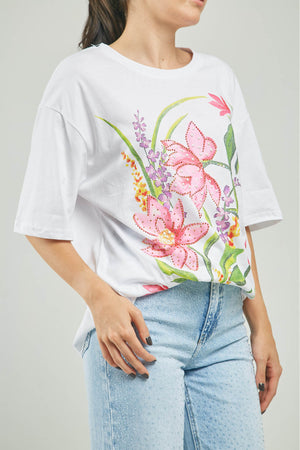 CAMISETA ESTAMPADO ADELANTE FLOR FUCSIA CHISPAS  C/R MC