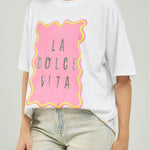 CAMISETA ESTAMPADO MARGEN LETRAS ADELANTE C/R MC