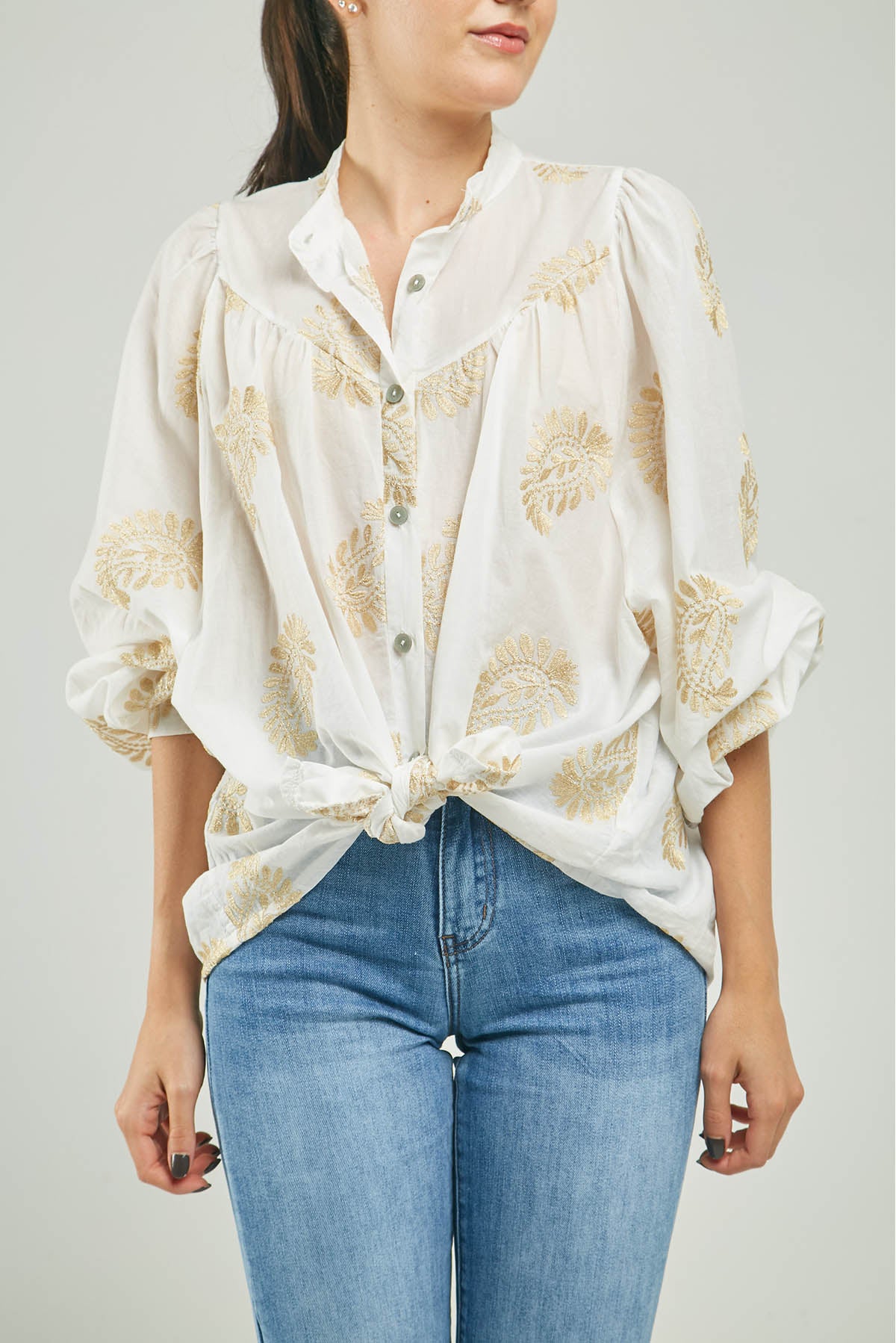 BLUSA BORDADO HOJAS DORADAS CORTE ALMILLA  CN ML