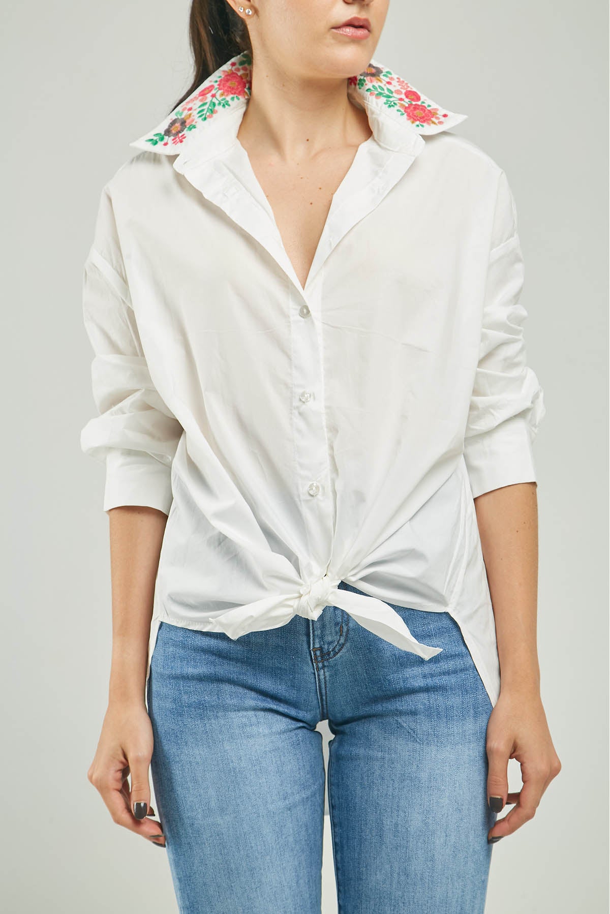 BLUSA BORDADO FLORES COLOR CUELLO M/L C/C