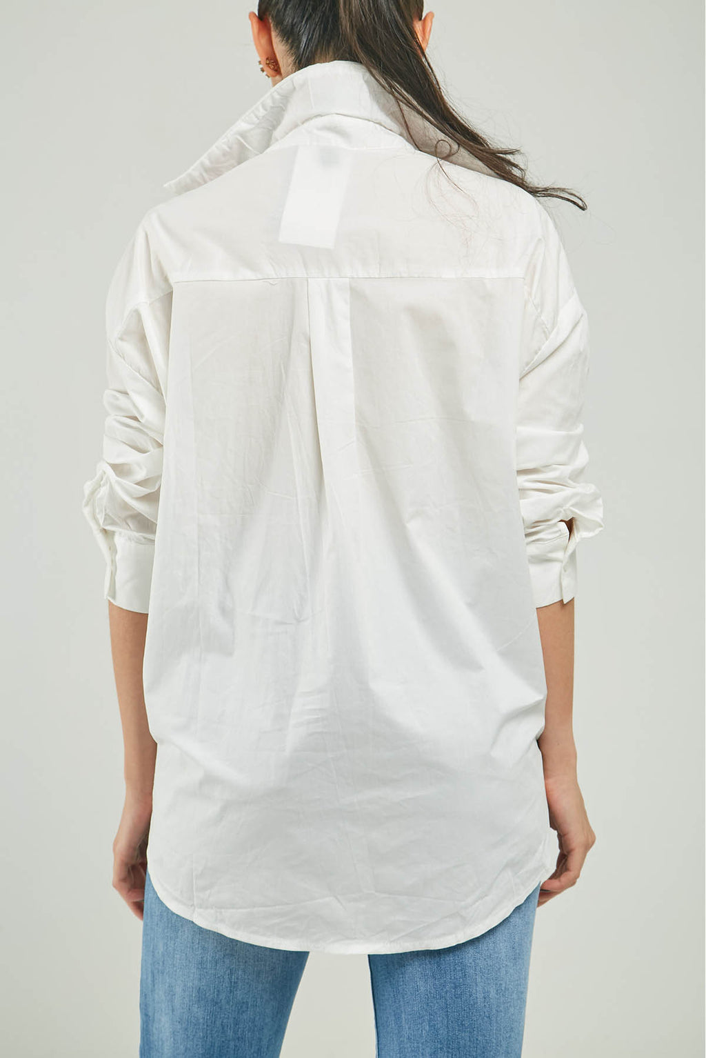 BLUSA CUELLO CAMISERO CON BORDADO DE COLOR