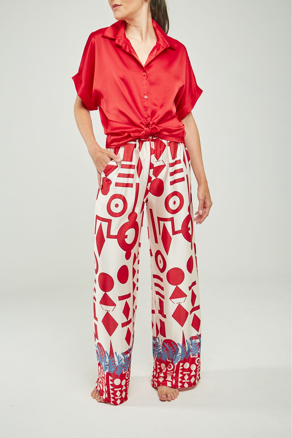 PANTALON SATIN ESTAMPADO FIGURA GEOMETRICA  BOTA ANCHA