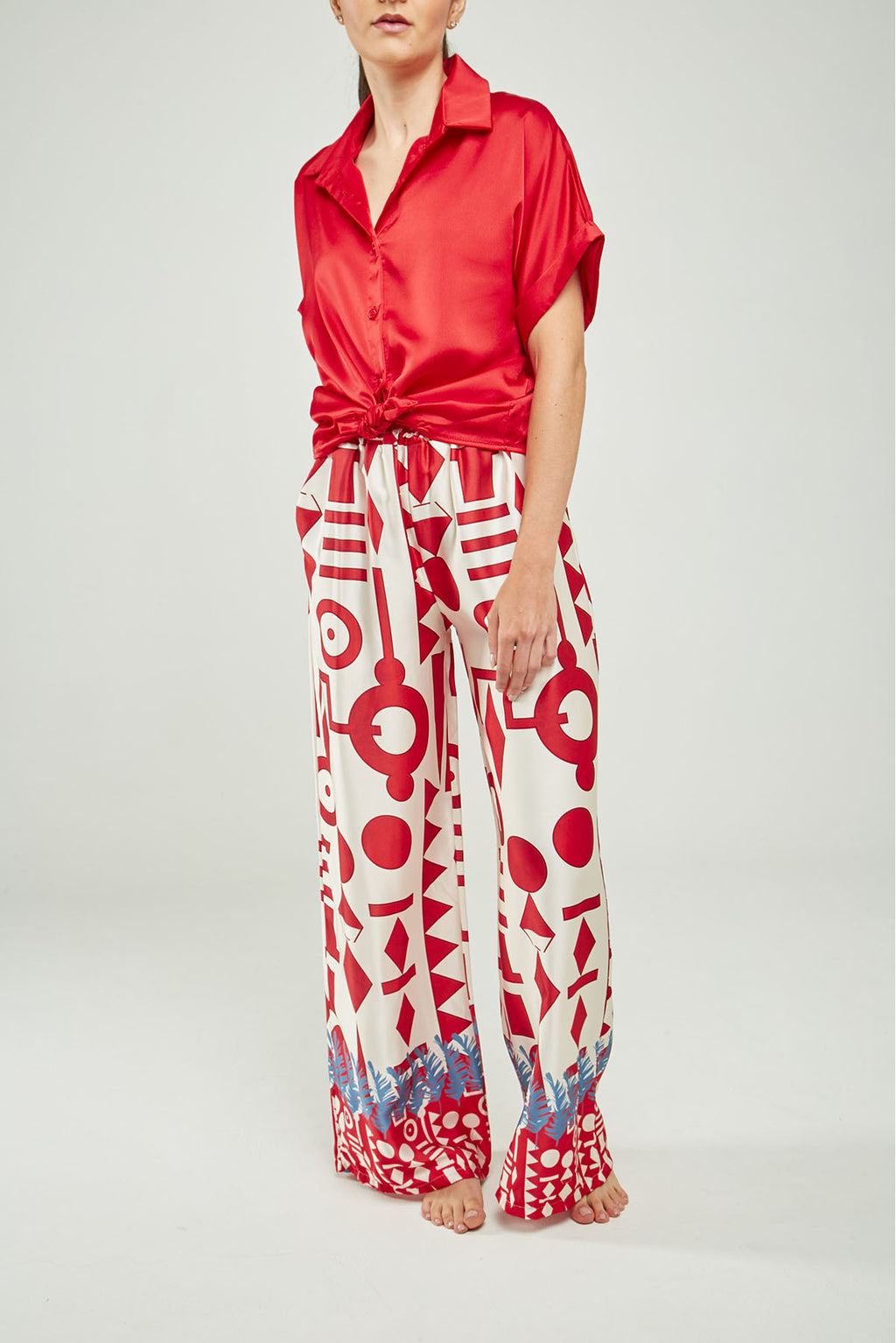 PANTALON SATIN ESTAMPADO FIGURA GEOMETRICA  BOTA ANCHA