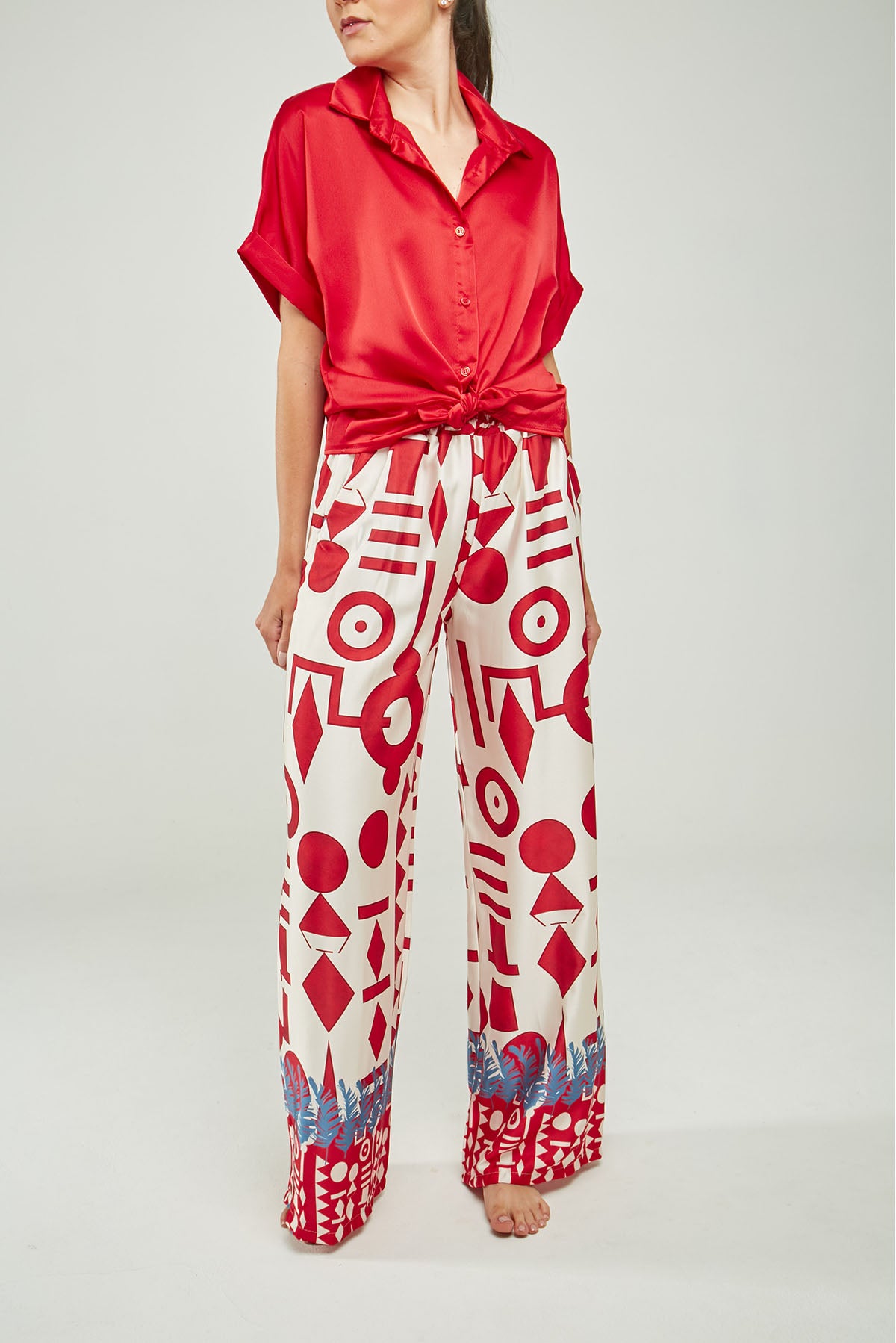 PANTALON SATIN ESTAMPADO FIGURA GEOMETRICA  BOTA ANCHA