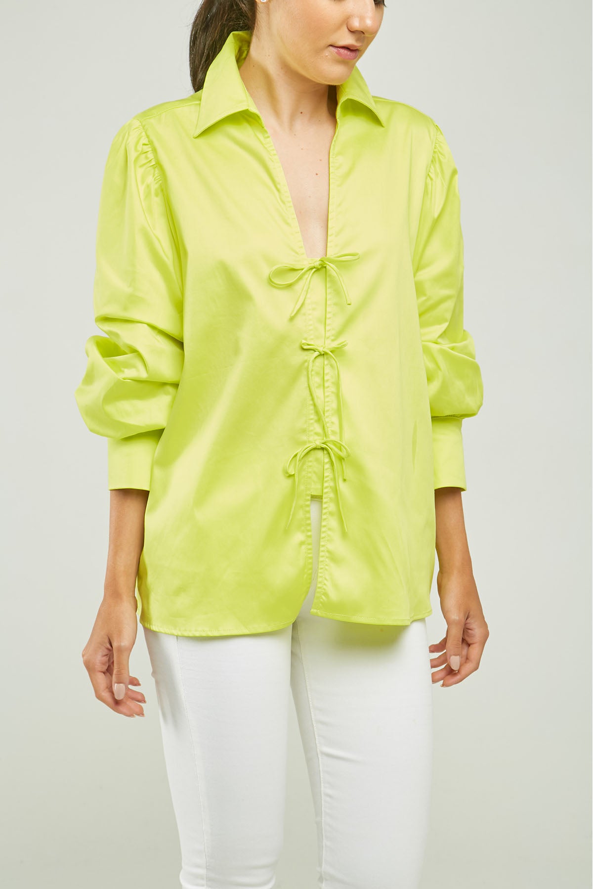 BLUSA SESGO AMARRAR PERILLA PUÑO C/C ML