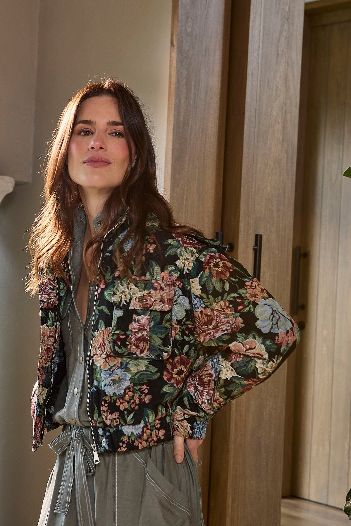 CHAQUETA CORTA DE CIERRE ESTAMPADA