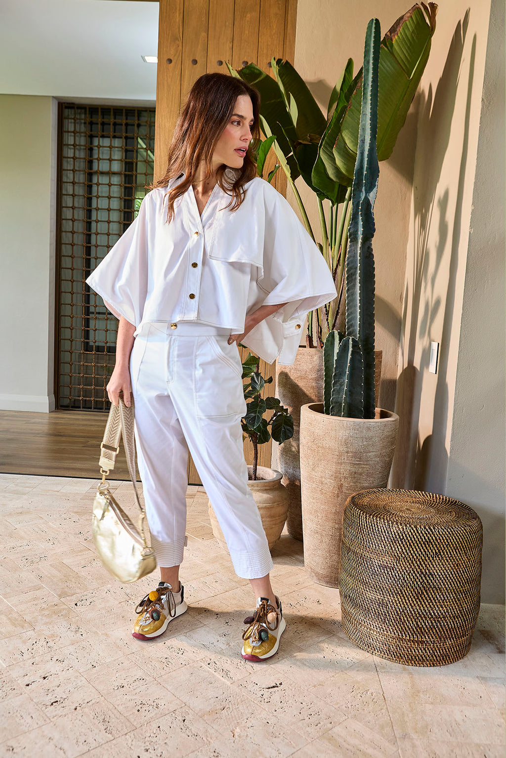 PANTALÓN BOTA TUBO CON PESPUNTE EN PIERNA