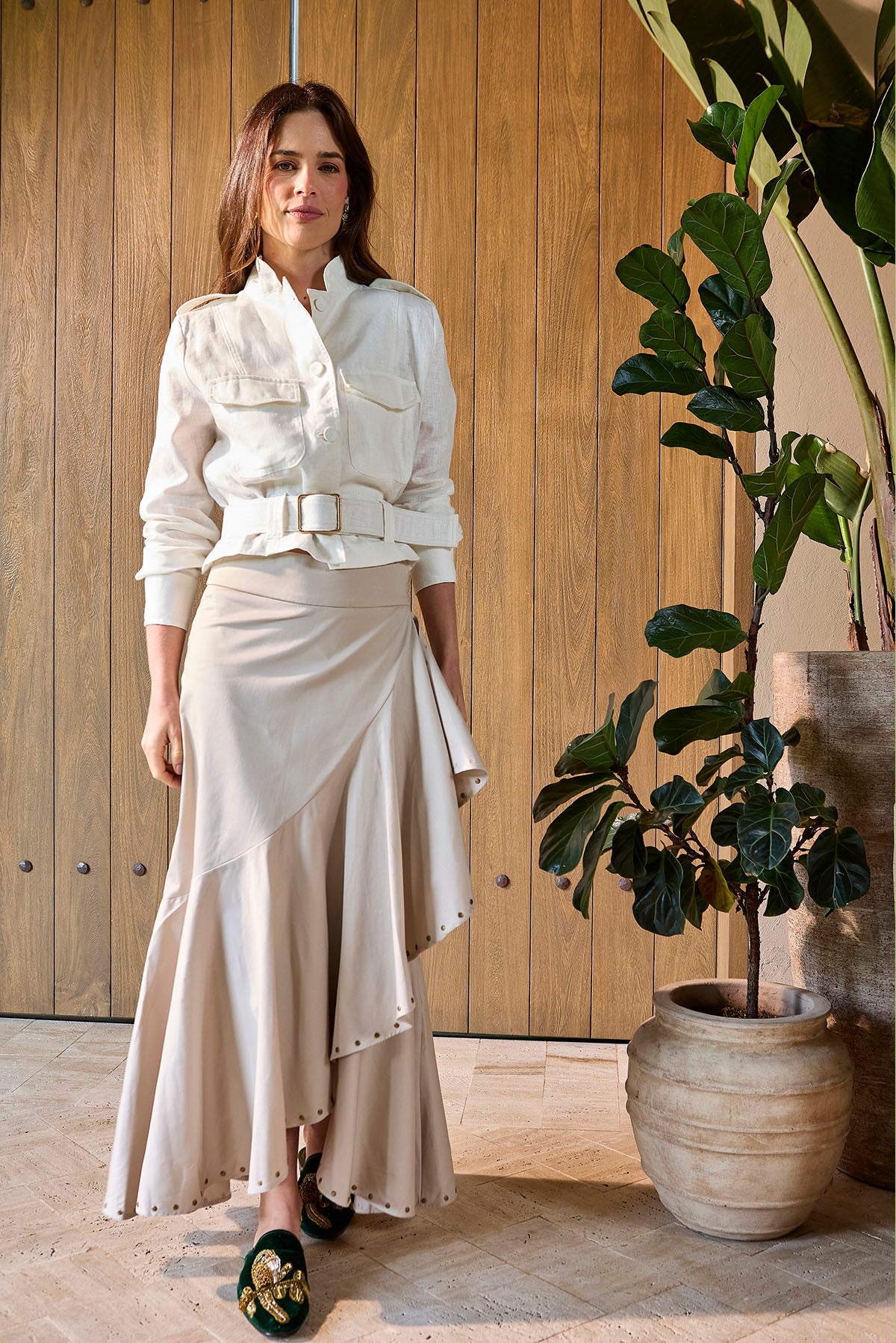 CHAQUETA DE LINO CON CINTURÓN AJUSTABLE