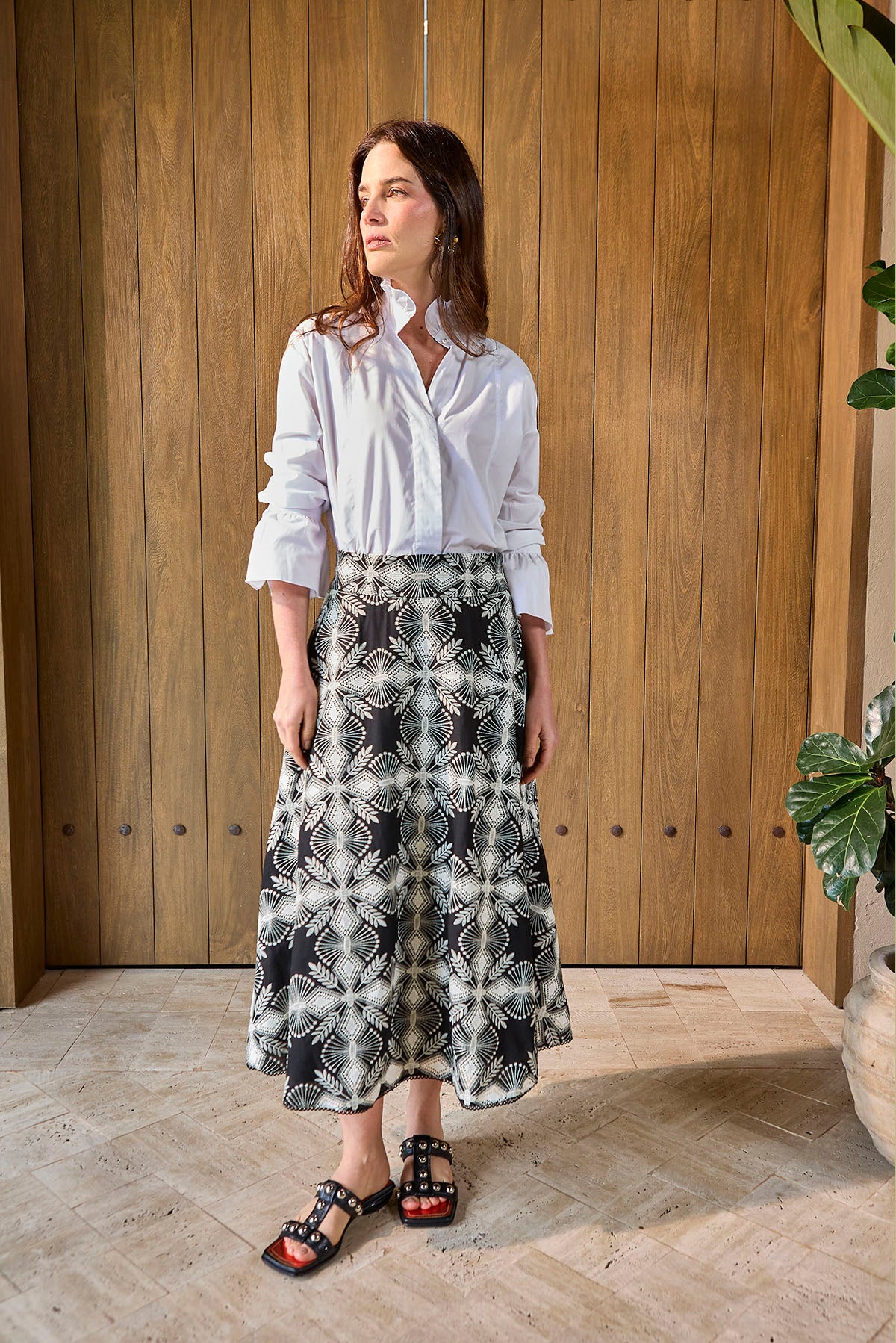 FALDA LARGA DE PRETINA ANCHA CON BORDADO