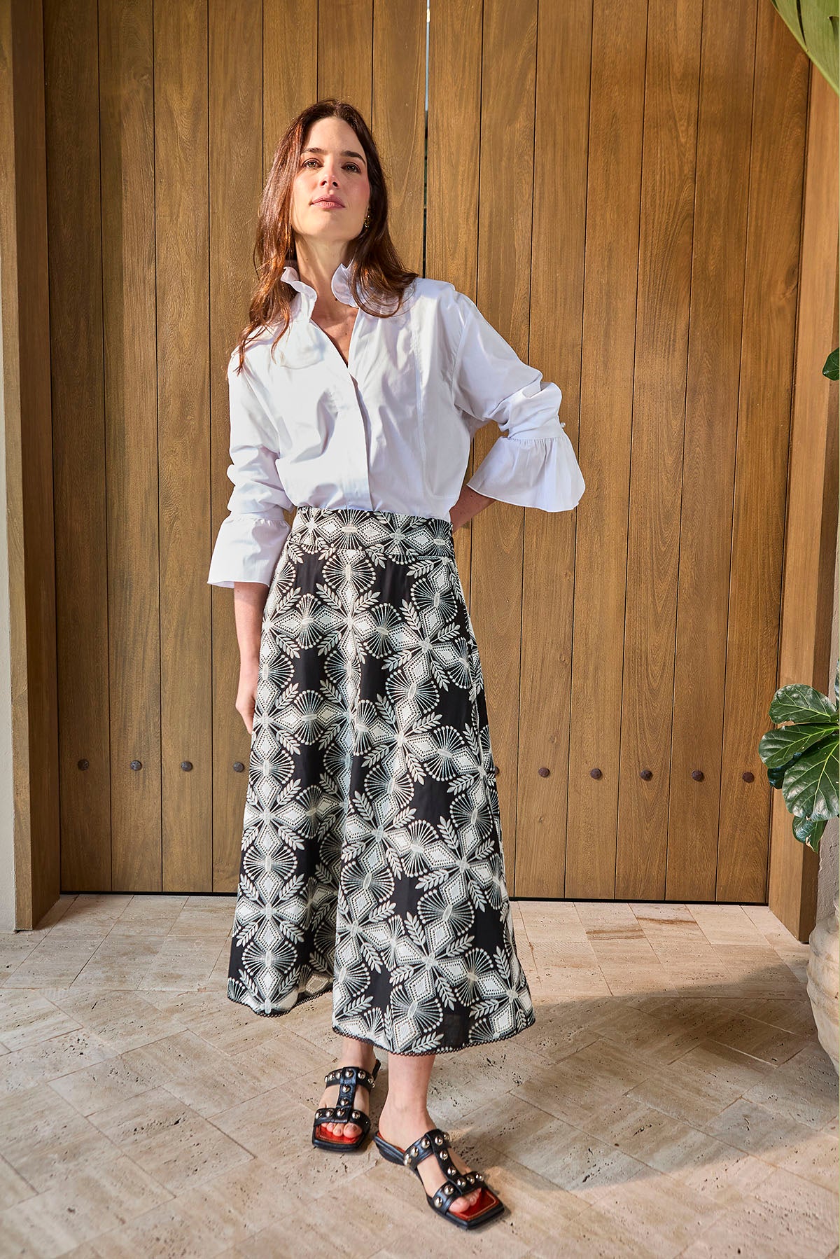 FALDA LARGA DE PRETINA ANCHA CON BORDADO