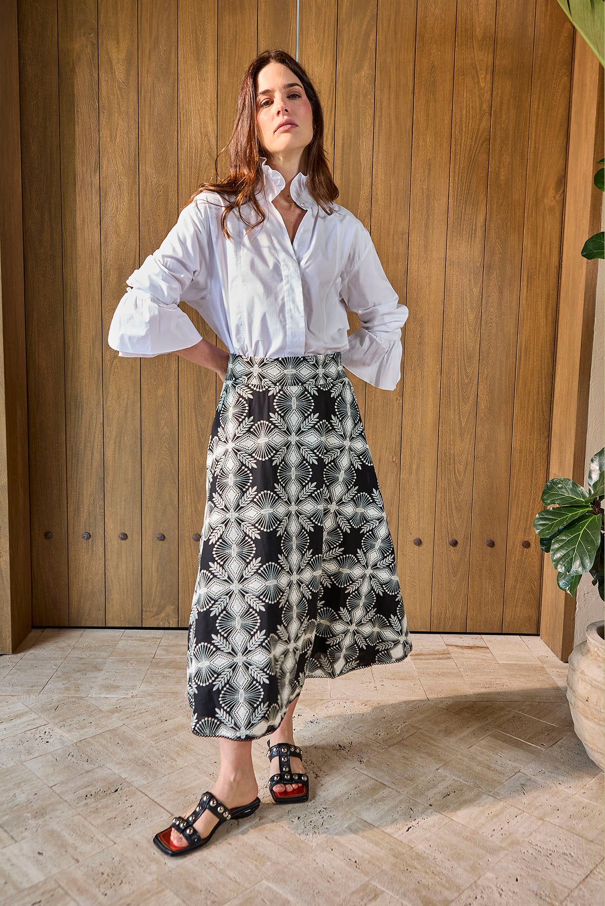 FALDA LARGA DE PRETINA ANCHA CON BORDADO