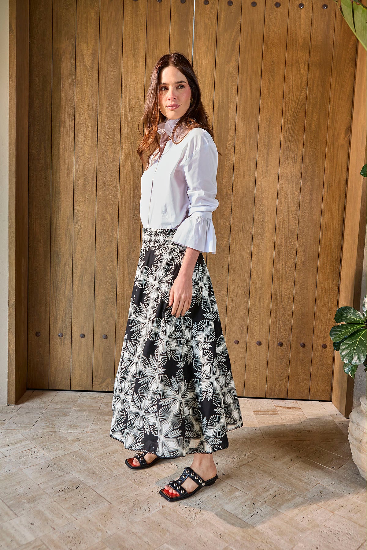 FALDA LARGA DE PRETINA ANCHA CON BORDADO