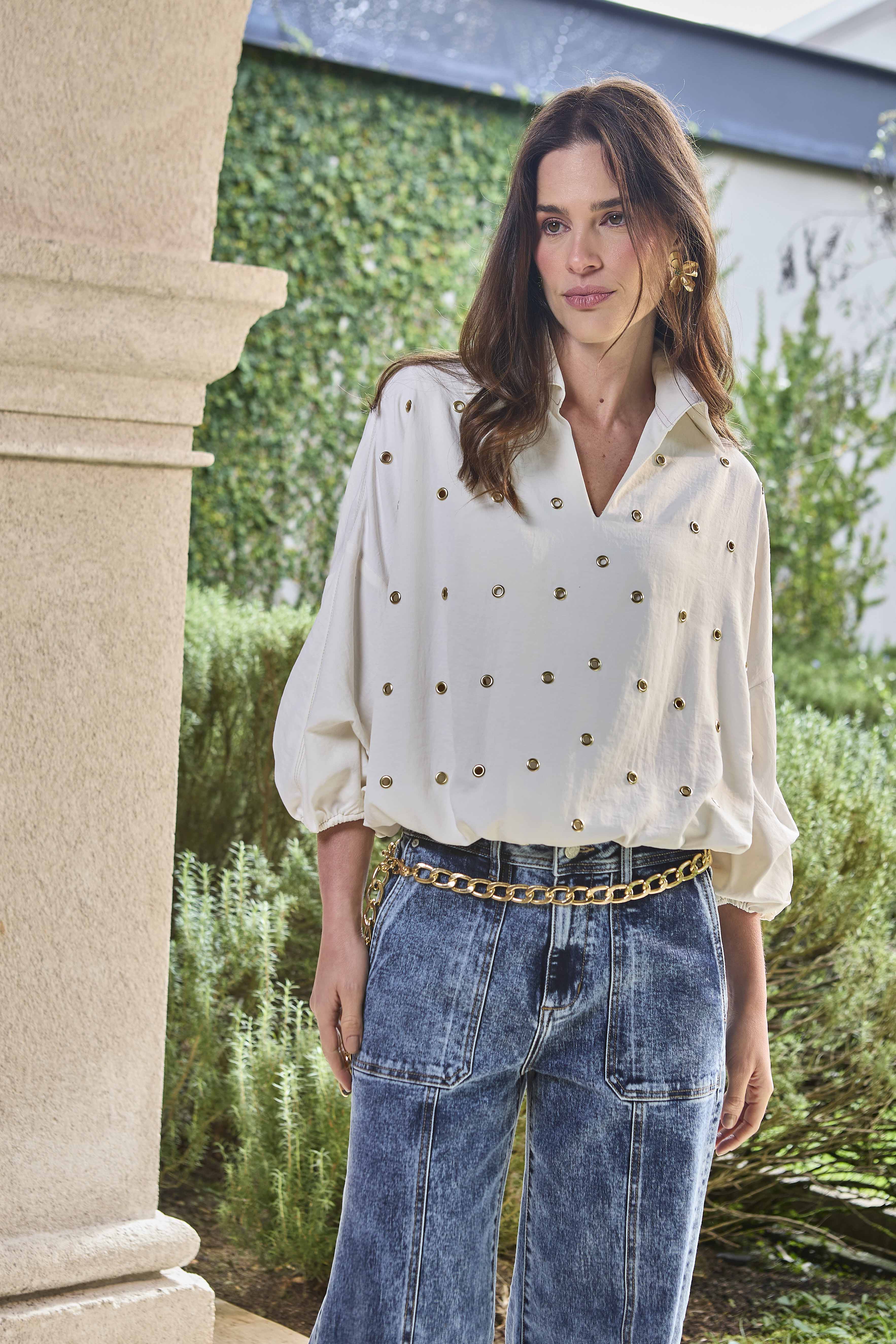 BLUSA JARETA OJALETE FRENTE MANGA PELLIZ CUELLO CAMISERO