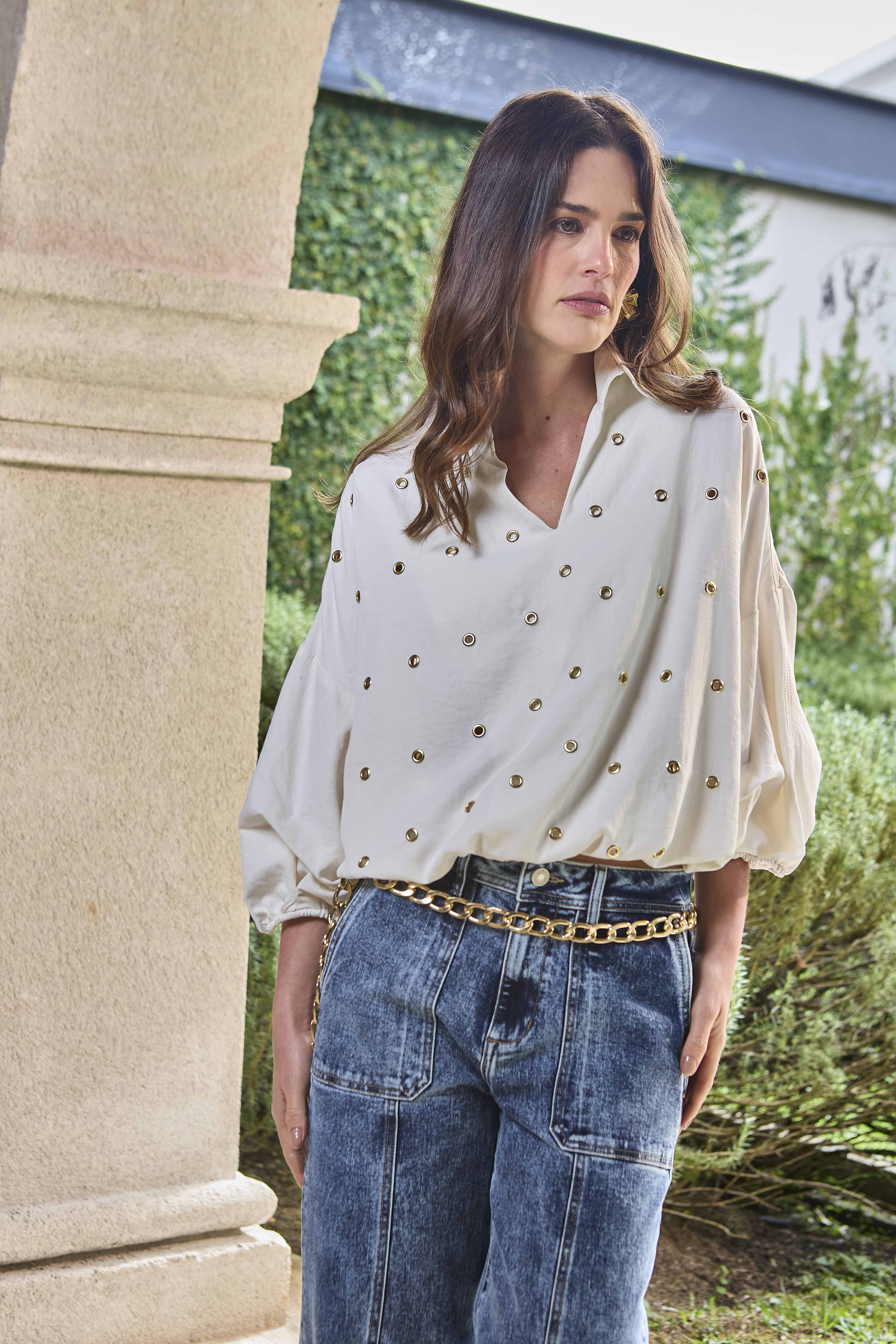 BLUSA JARETA OJALETE FRENTE MANGA PELLIZ CUELLO CAMISERO